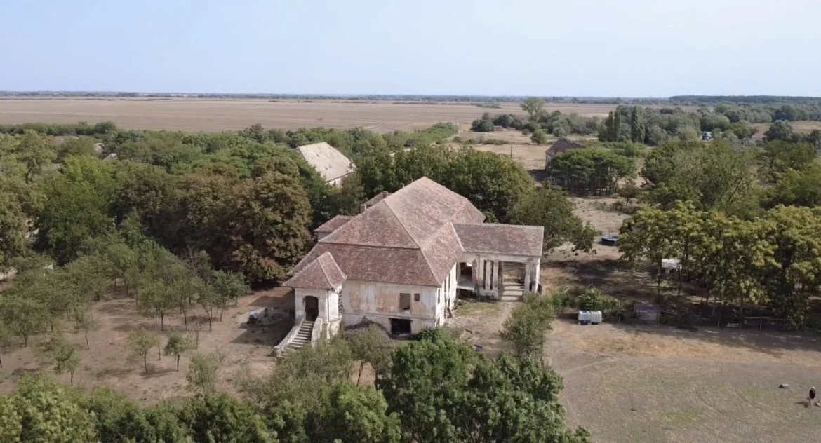 Aerial view of the manor and surrounding grounds